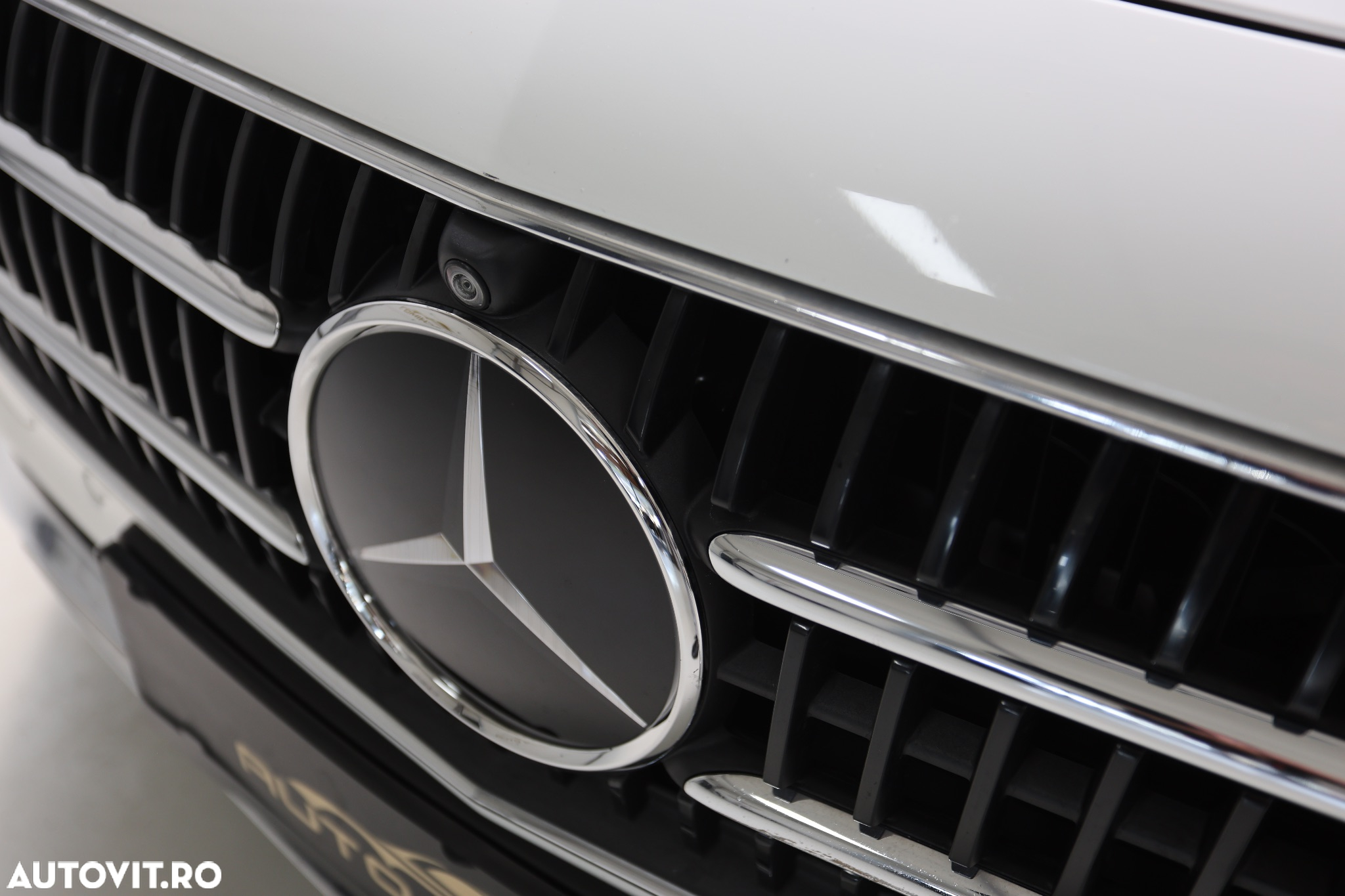 Mercedes-Benz E 300 d 4Matic 9G-TRONIC Exclusive - 38