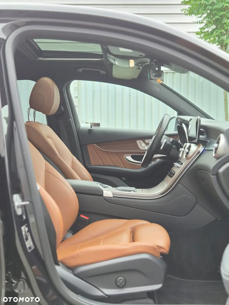 Mercedes-Benz GLC 200 4Matic 9G-TRONIC AMG Line Plus - 37