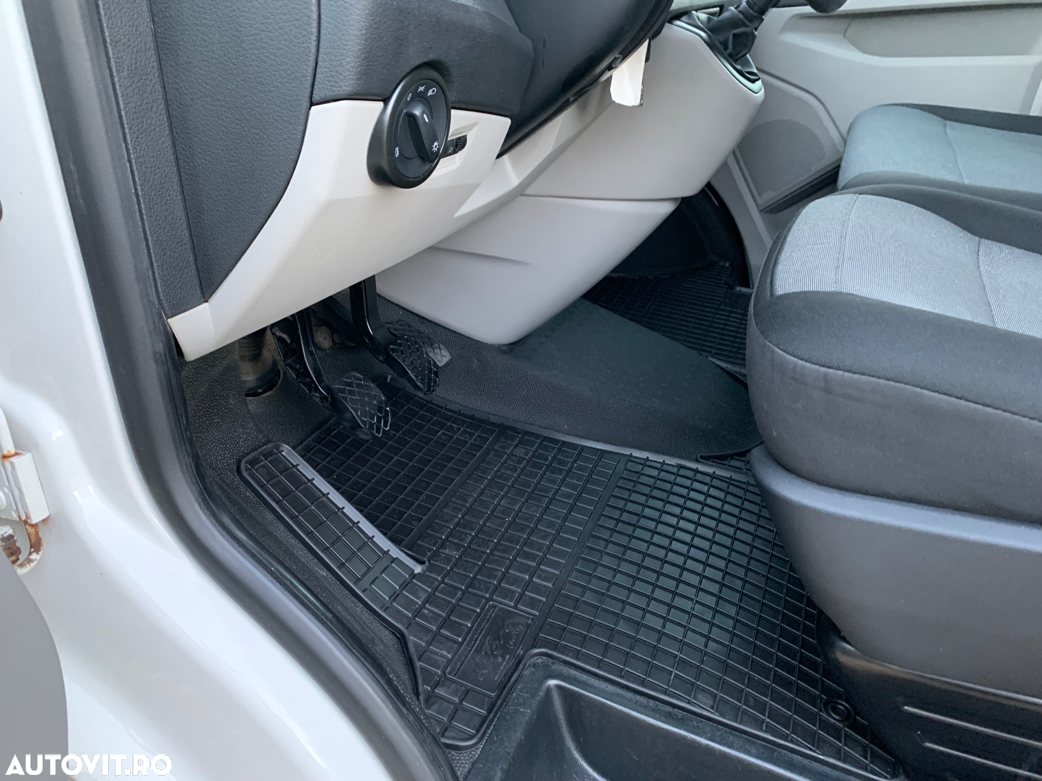 Volkswagen Transporter Kombi T6 2.0 TDI 84 kW KR - 24