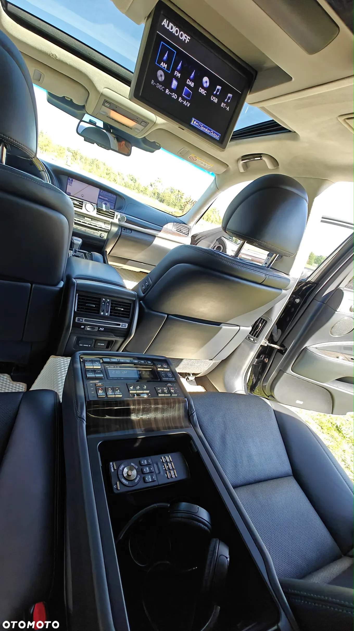 Lexus LS - 23