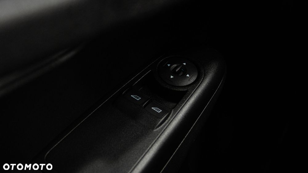 Ford Transit Courier - 23