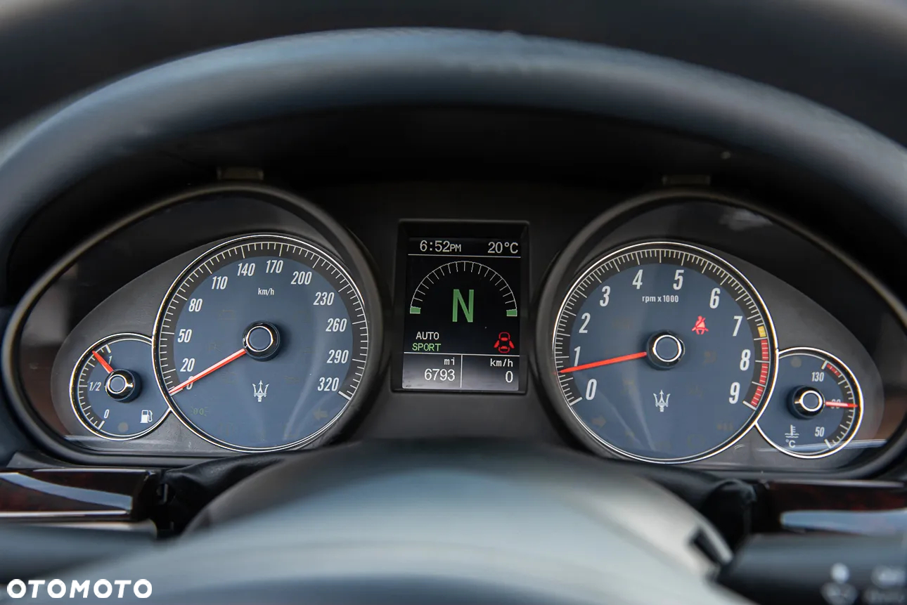 Maserati GranTurismo S Automat - 17