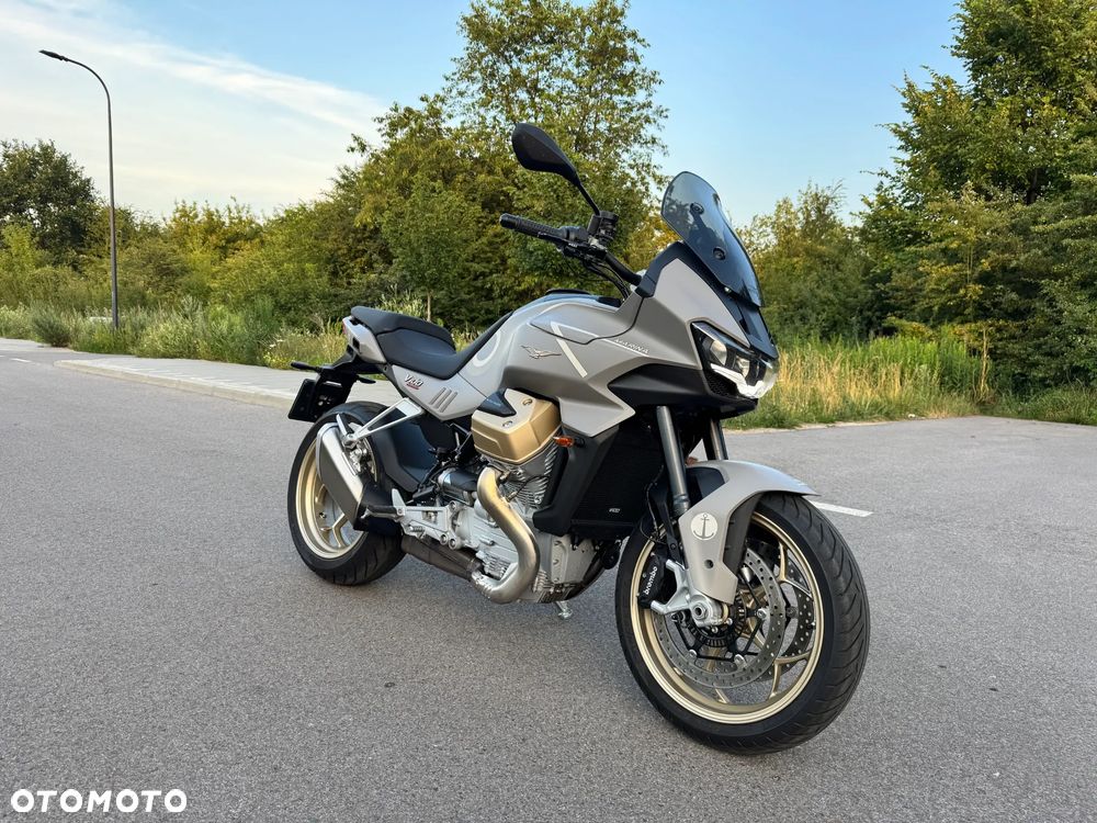 Moto Guzzi V100 Mandello - 1