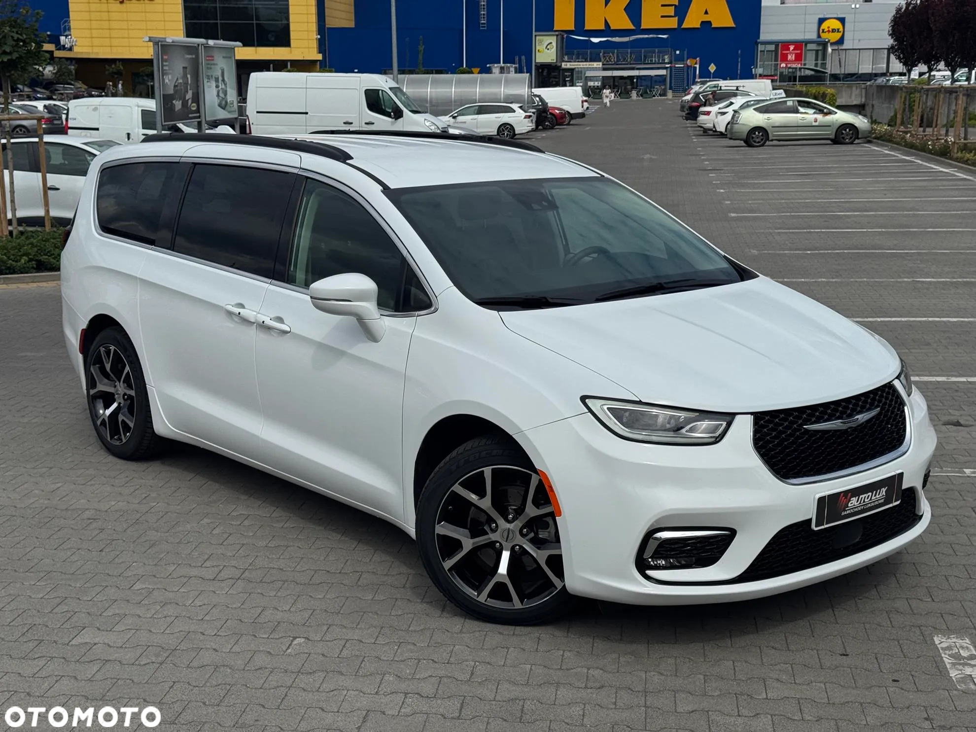 Chrysler Pacifica - 2
