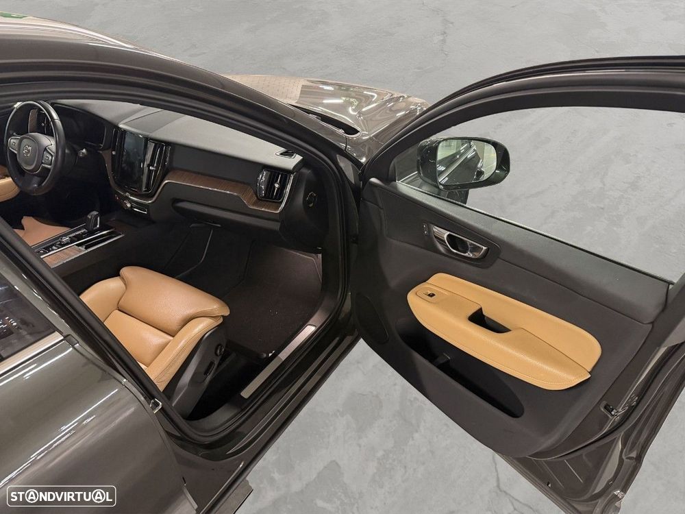 Volvo XC 60 2.0 T8 PHEV Momentum AWD - 16
