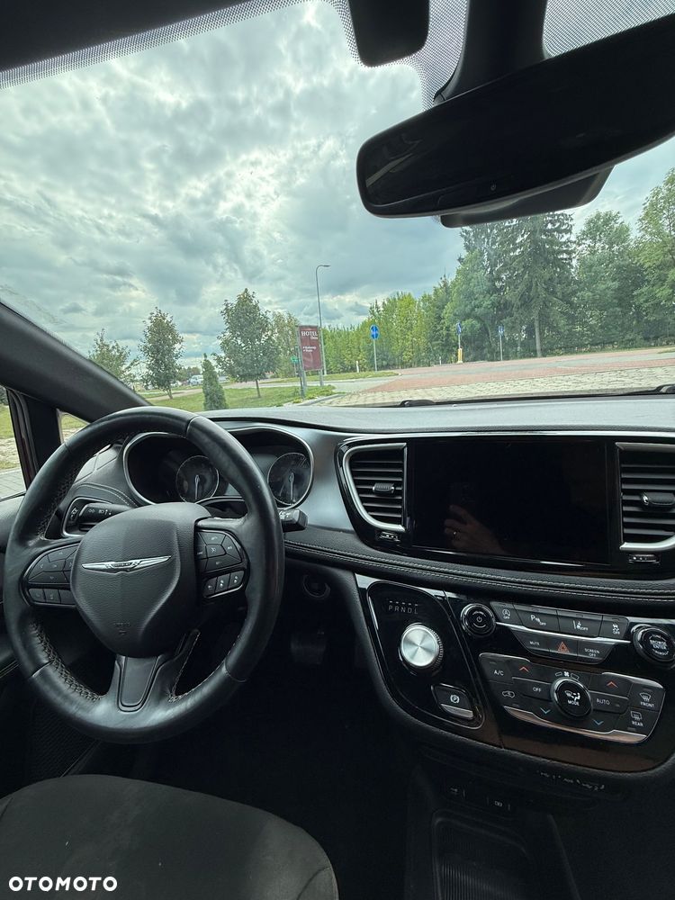 Chrysler Pacifica - 24
