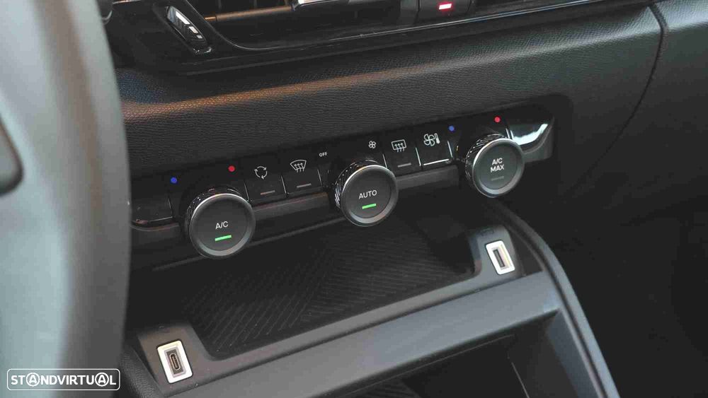 Citroën C4 X 1.2 PureTech Plus EAT8 - 24