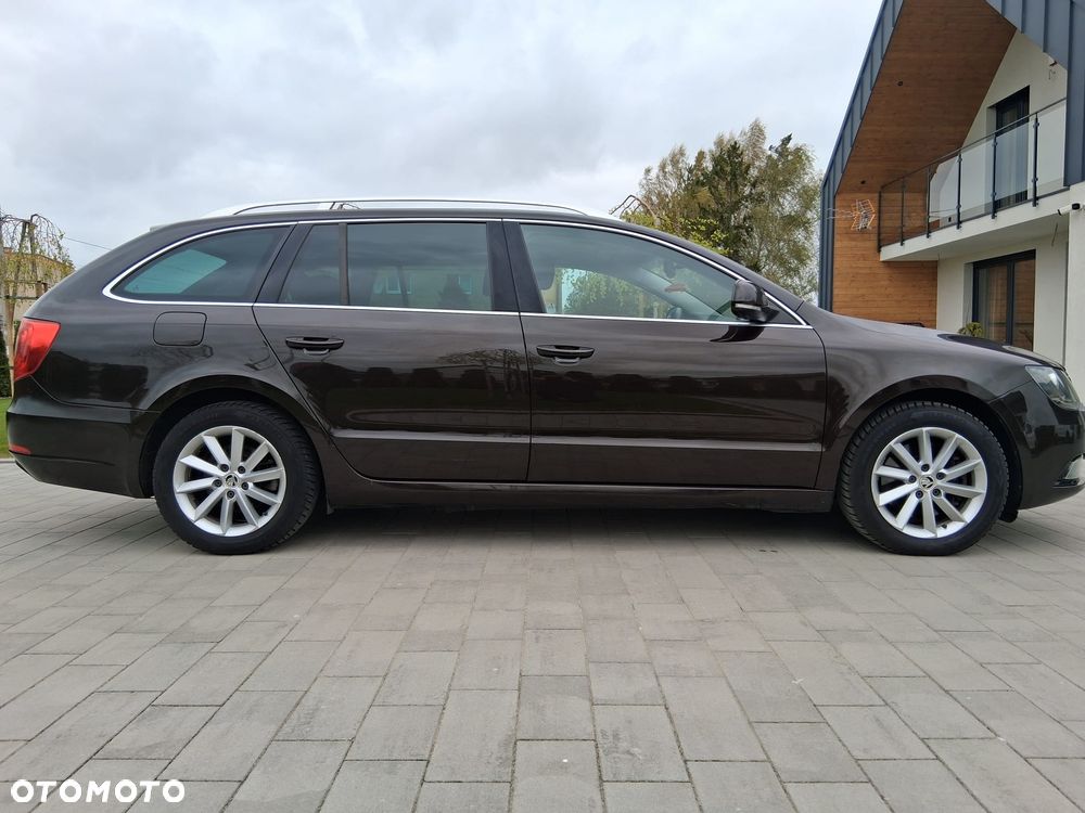 Skoda Superb 2.0 TDI DSG Elegance - 11