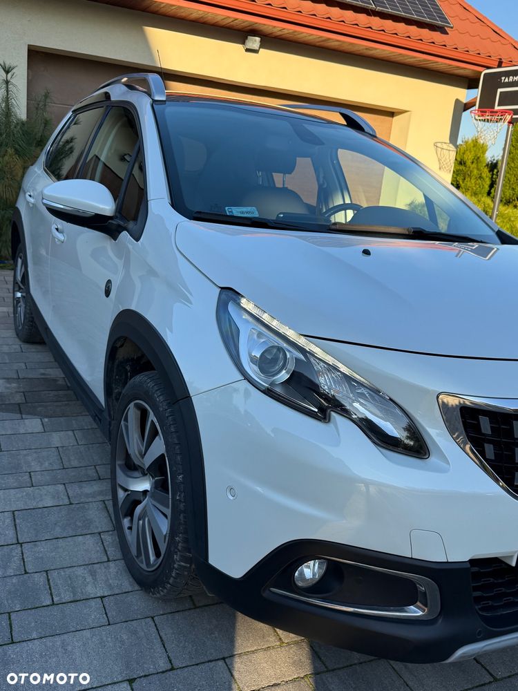 Peugeot 2008 1.2 Pure Tech GPF Signature S&S - 1