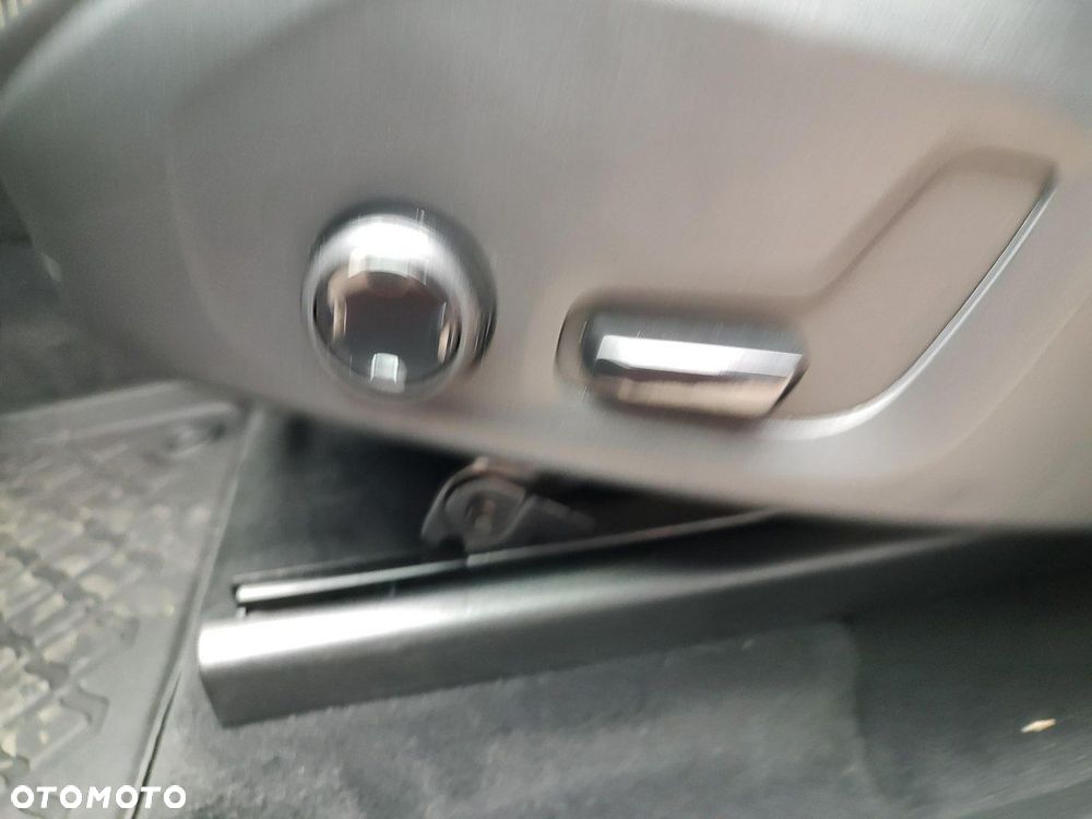 Volvo XC 60 D4 R-Design - 12