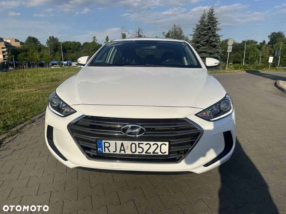 Hyundai Elantra - 4