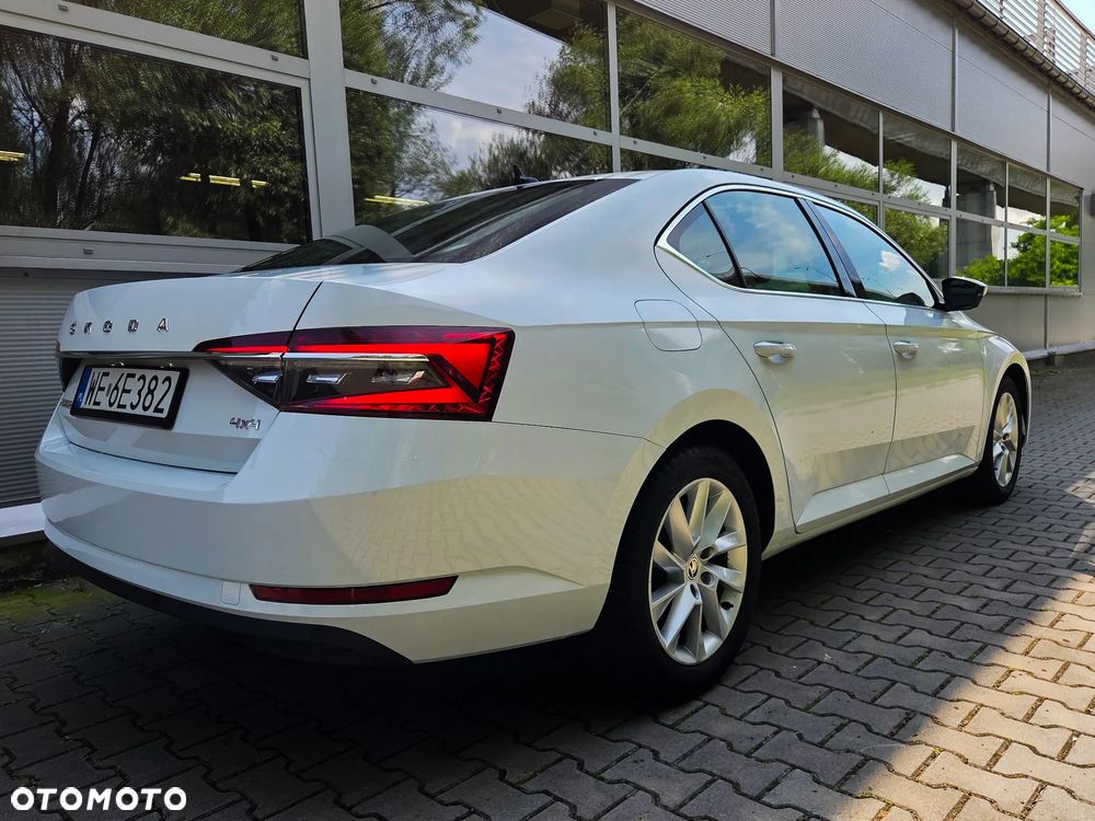 Skoda Superb 2.0 TDI SCR 4x4 Style DSG - 3