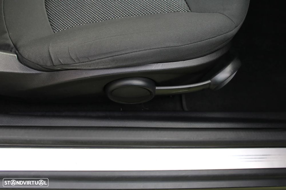 MINI 3 Portas Cooper D - 26