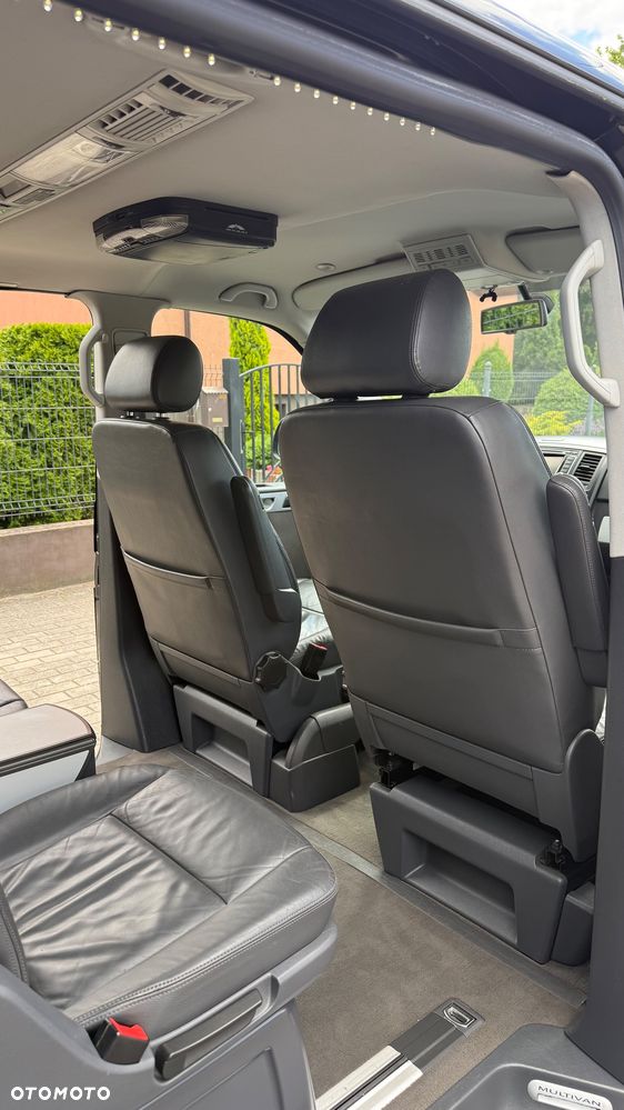 Volkswagen Multivan - 10