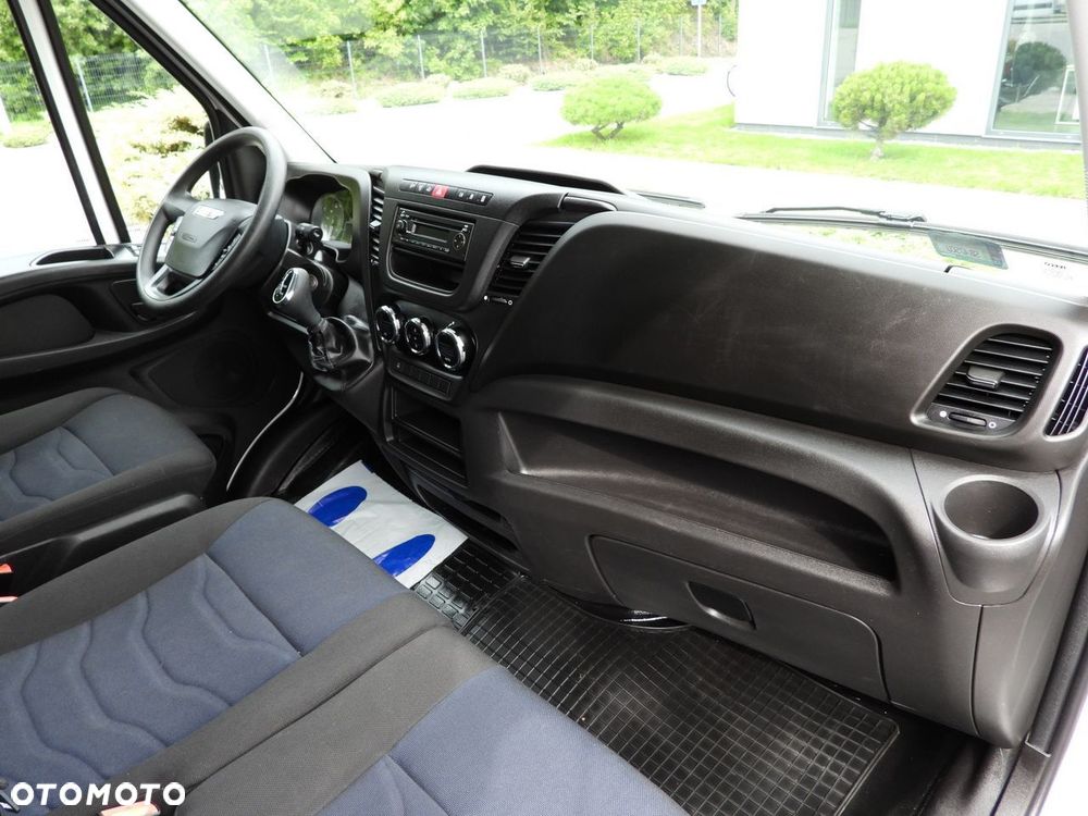 Iveco DAILY 35S16 FURGON BRYGADÓWKA 7 MIEJSC AUTOMAT HI-MATIC KLIMATYZACJA  160KM - 36