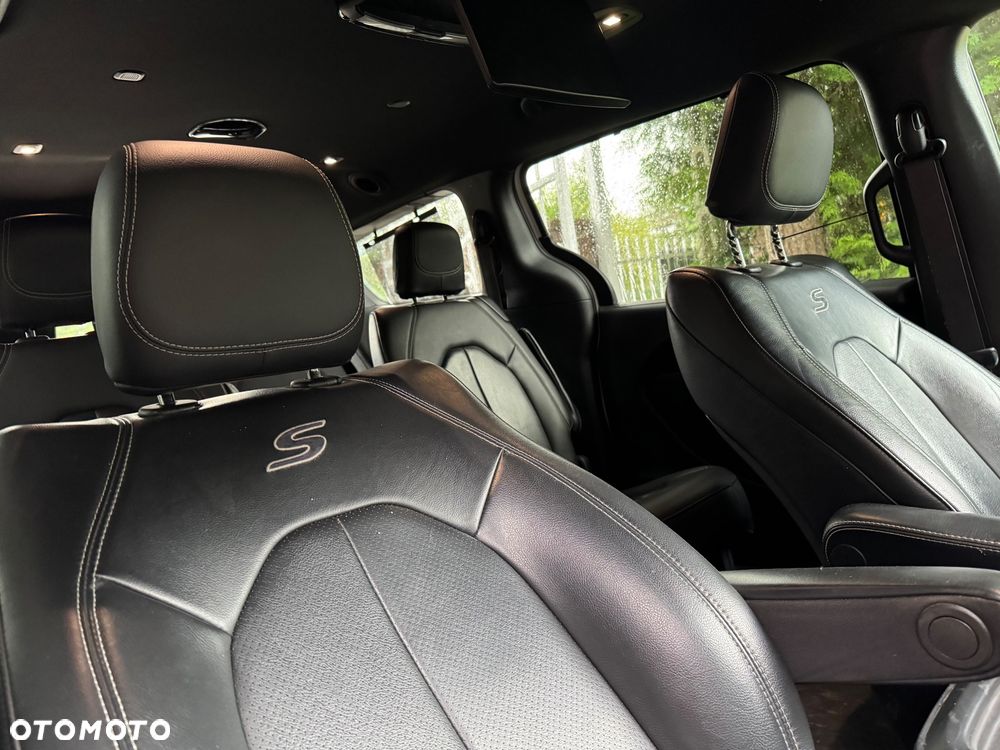 Chrysler Pacifica - 21