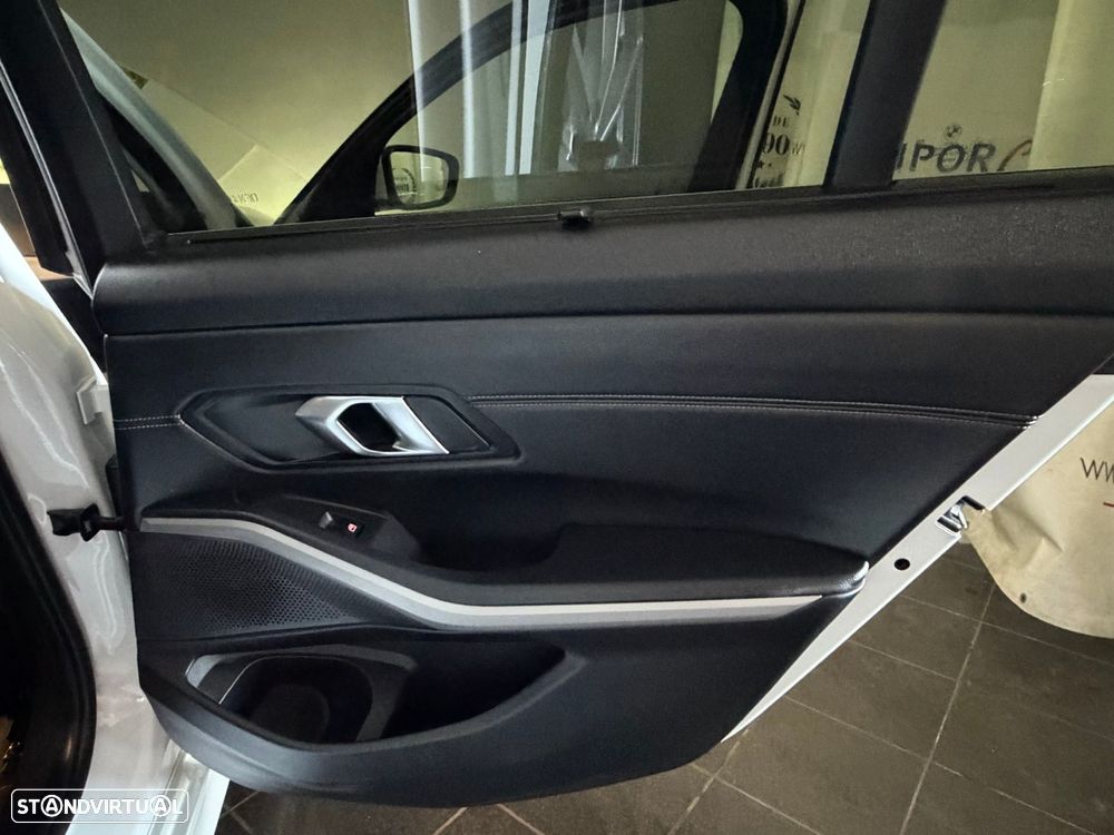 BMW 318 d Aut. Sport Line - 40