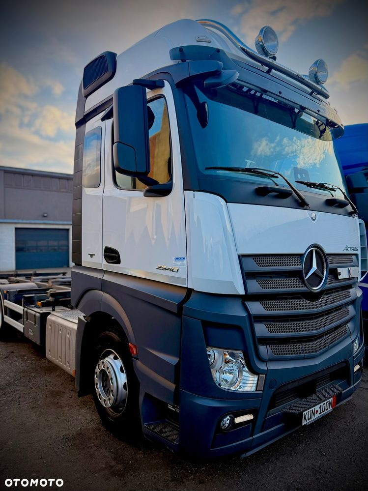 Mercedes-Benz Actros - 1