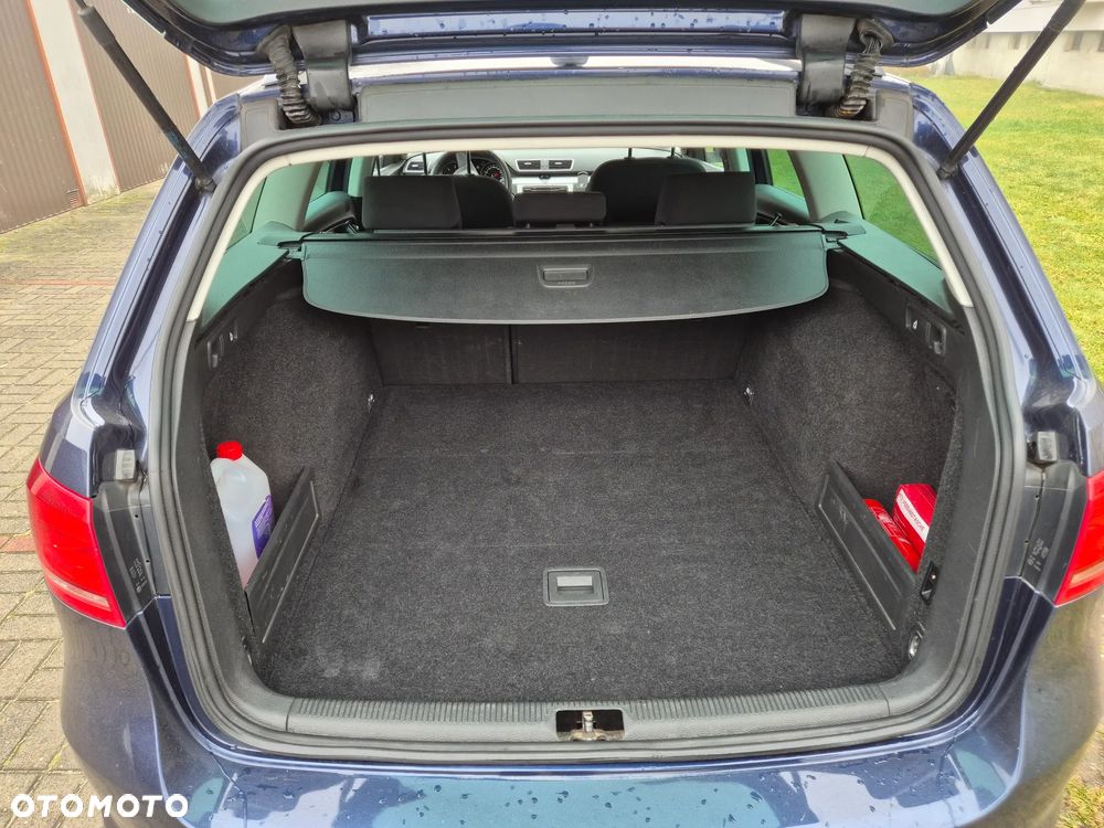 Volkswagen Passat 1.6 TDI Trendline - 11