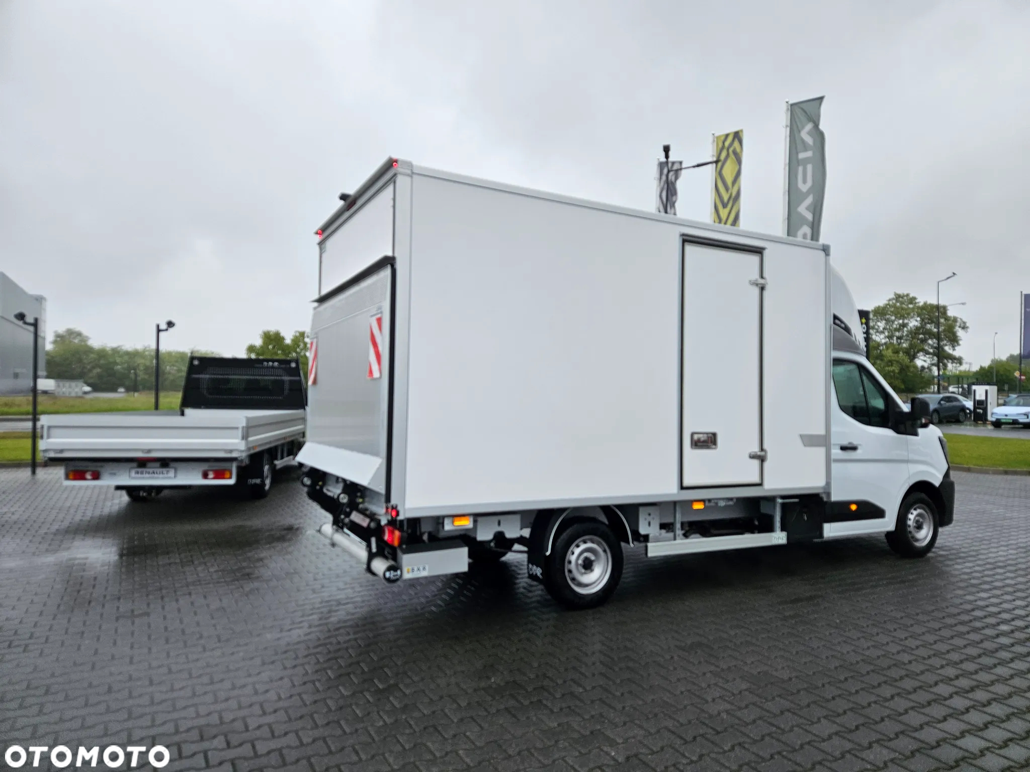 Renault nowy Master kontener 8 EP + winda - 5