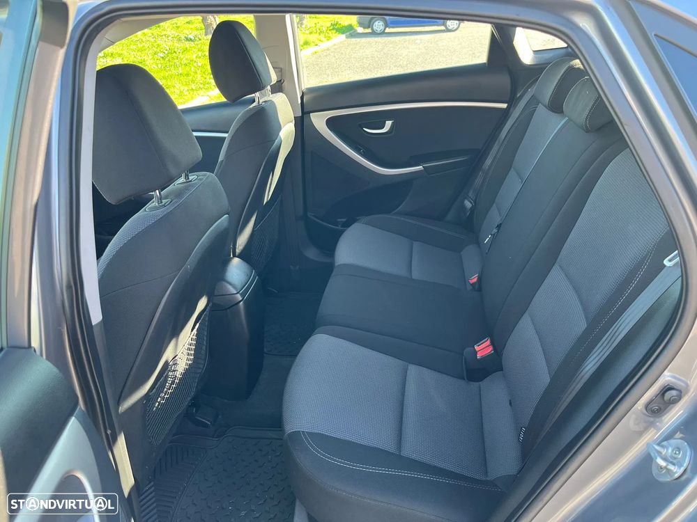 Hyundai i30 blue 1.6 CRDi Classic - 5