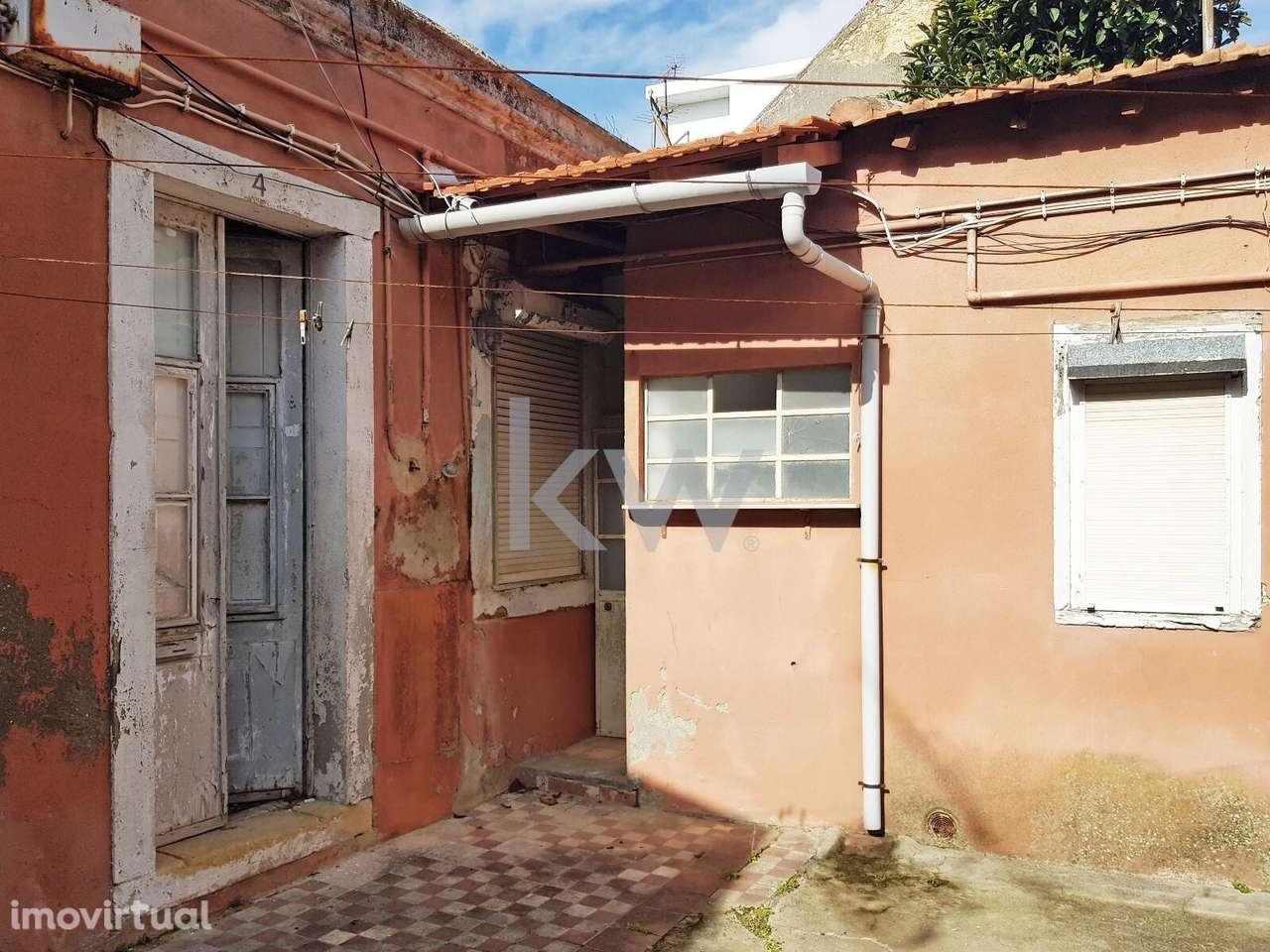 Vende-se Páteo Lisboeta (178m2) para reconstrução - Grande imagem: 2/14