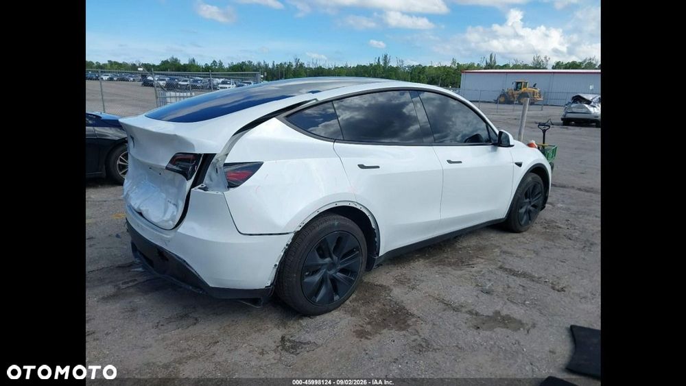 Tesla Model Y Long Range Dual Motor AWD - 4