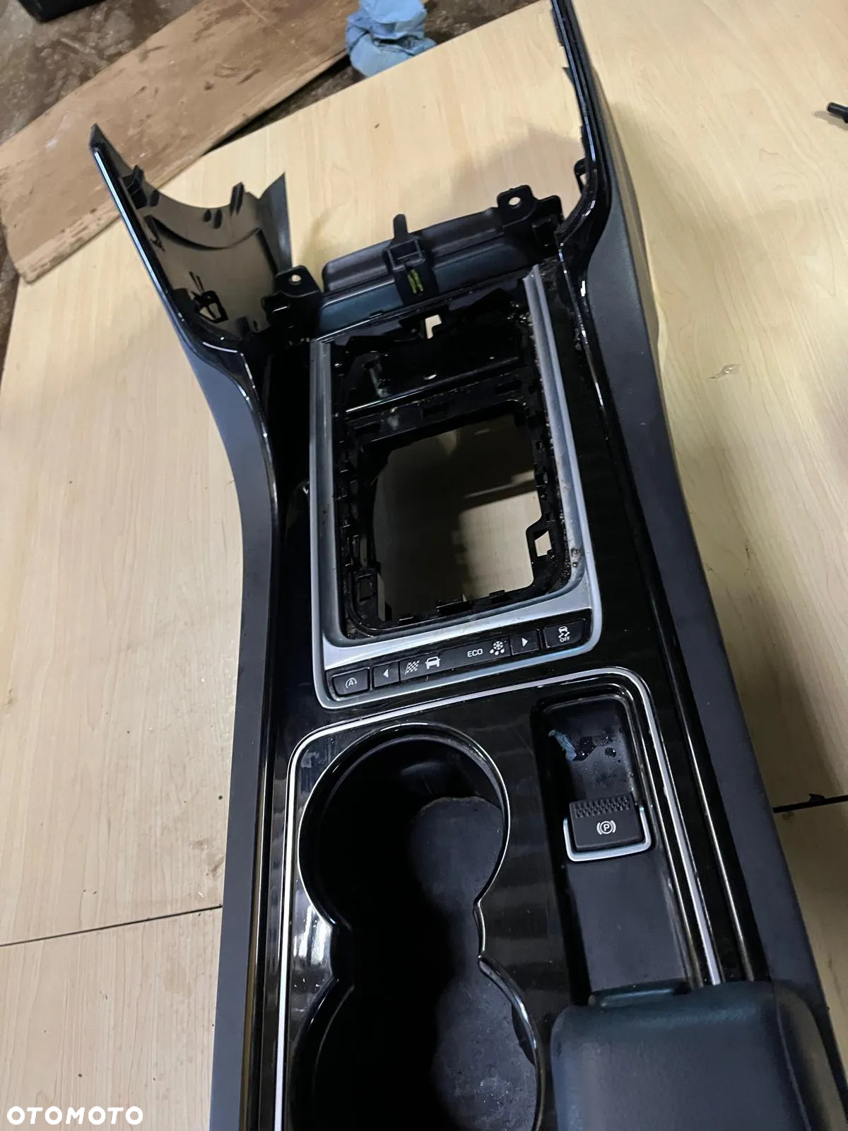 Tunel środkowy konsola podłokietnik czarny Jaguar XE X760 2015 --> - 3