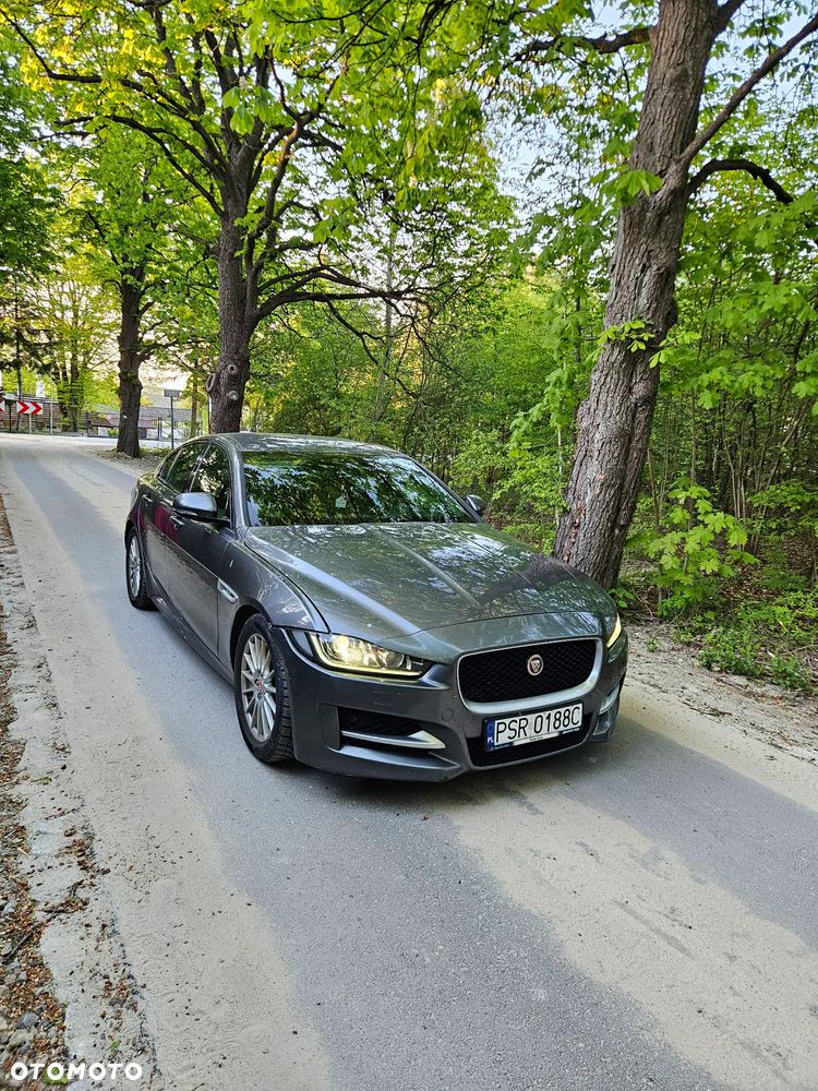 Jaguar XE 2.0 D R-Sport - 2