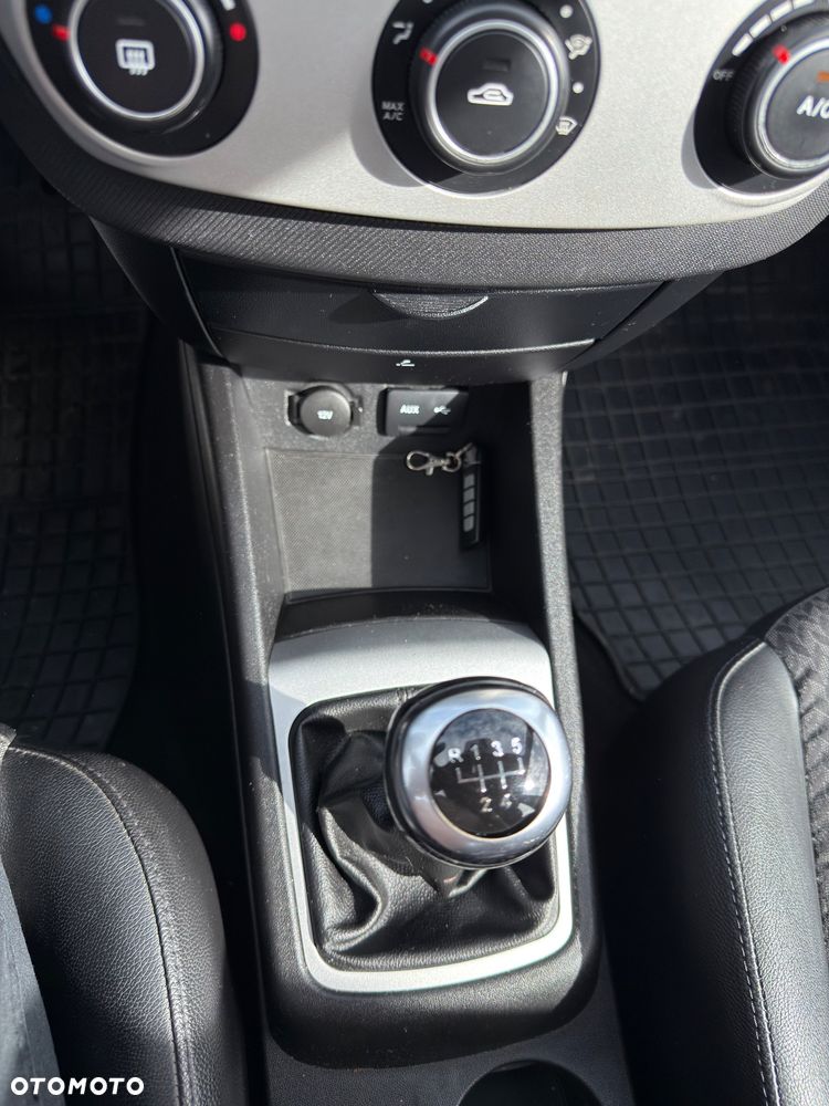 Kia Ceed - 14
