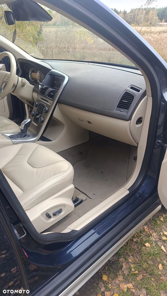 Volvo XC 60 D5 AWD Momentum - 19