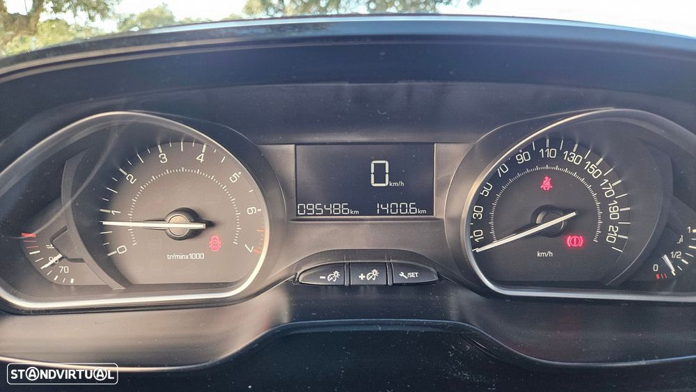 Peugeot 2008 1.2 PureTech Style - 42