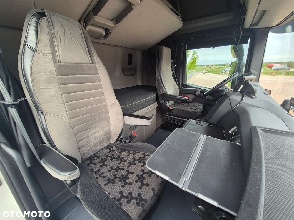 Scania S460 SUPER Highline Płaska Podłoga LED - 22