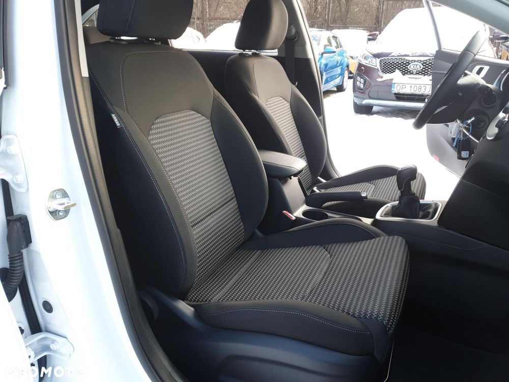 Kia Ceed 1.5 T-GDI M - 26