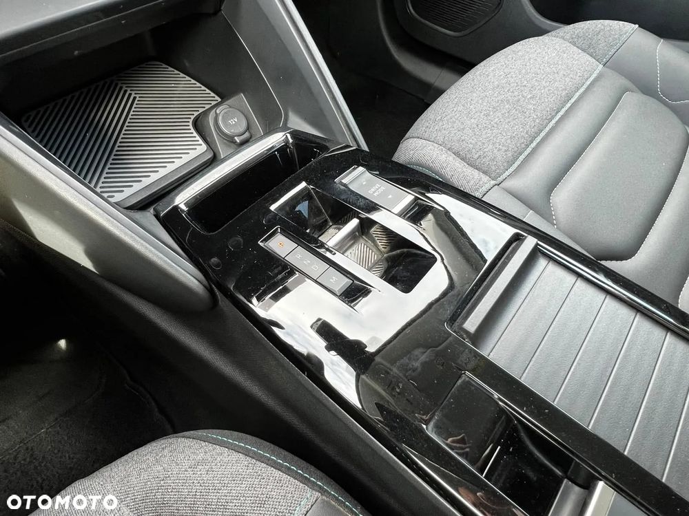 Citroën C4 BlueHDi 130 Stop&Start EAT8 SHINE - 17