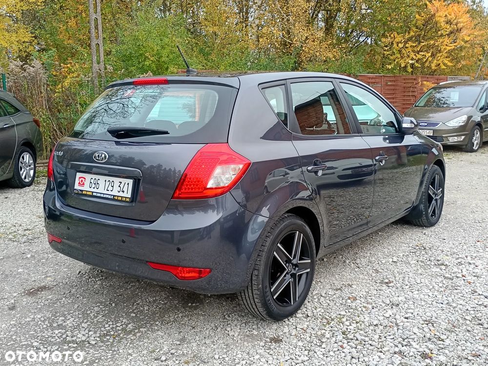Kia Ceed - 14