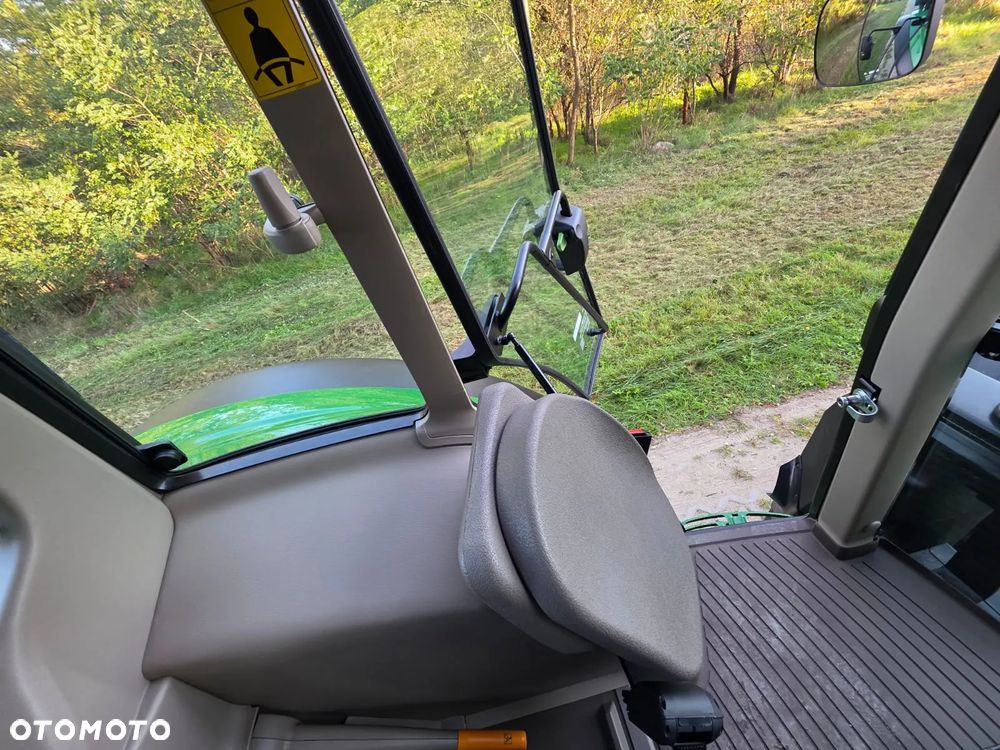 John Deere 6120M - 19
