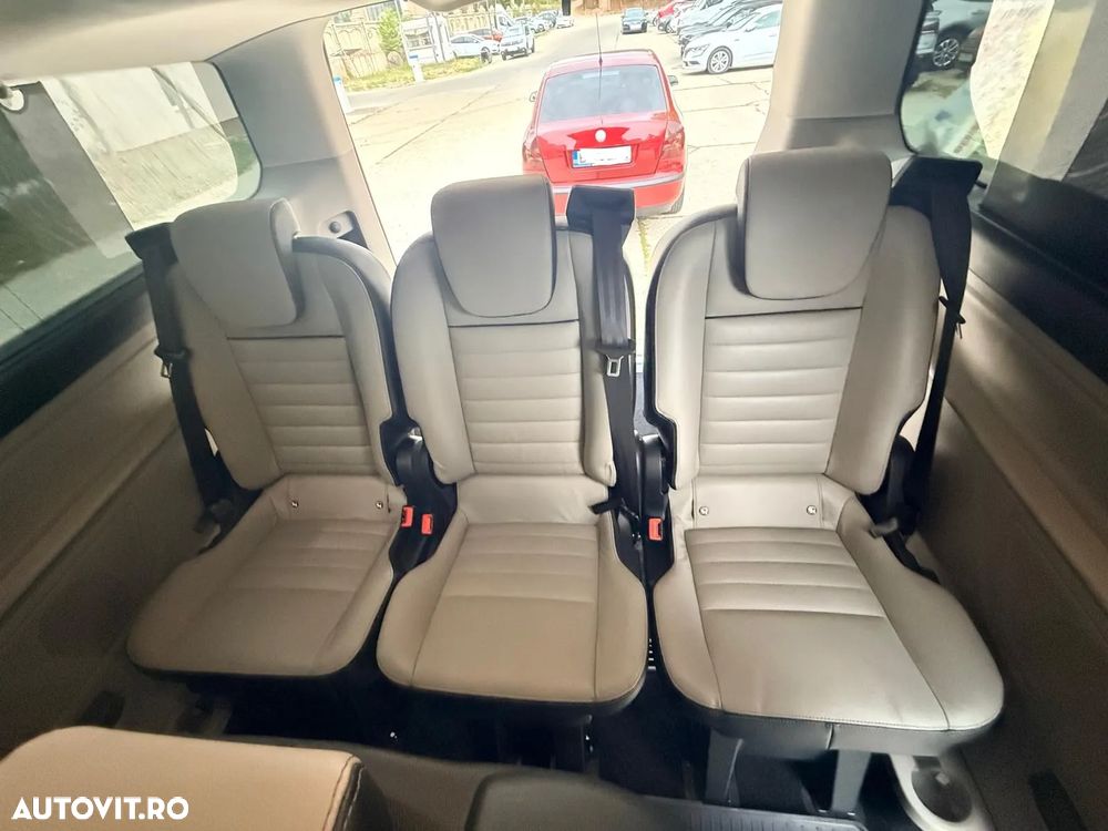Ford Tourneo Custom - 14