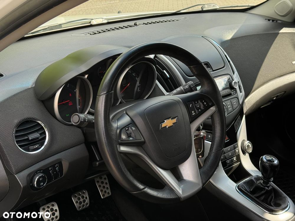 Chevrolet Cruze 1.6 LT - 11