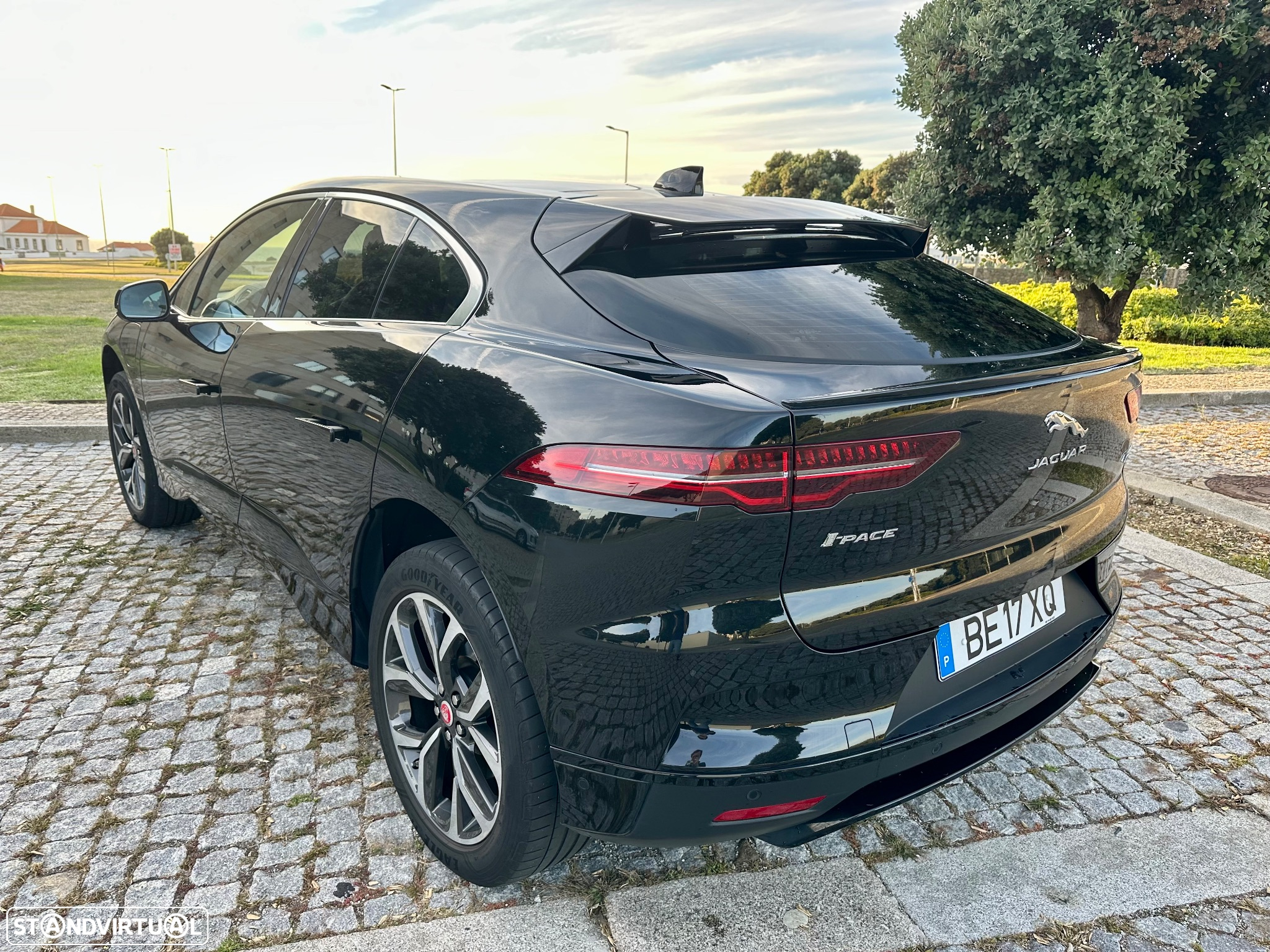 Jaguar I-Pace EV400 AWD HSE - 9