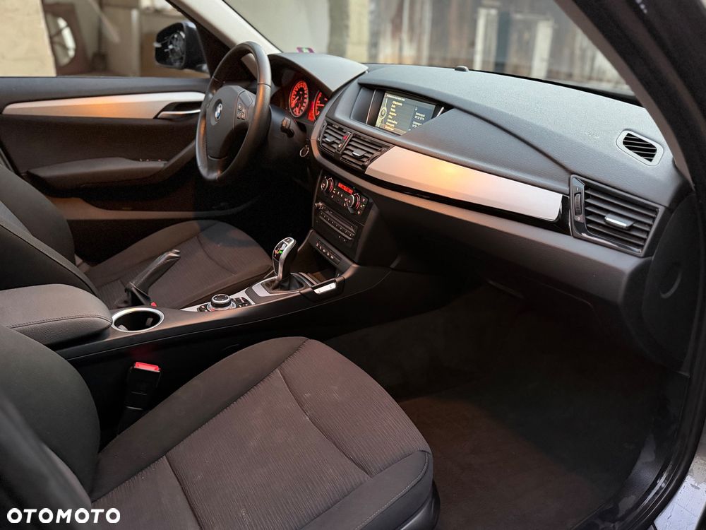 BMW X1 xDrive18d xLine - 28