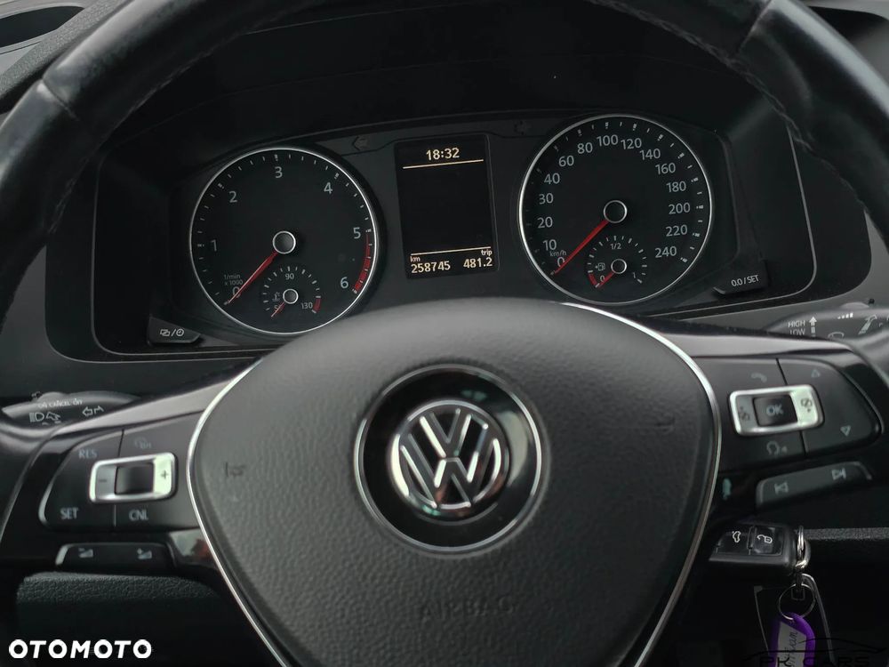 Volkswagen Multivan - 34