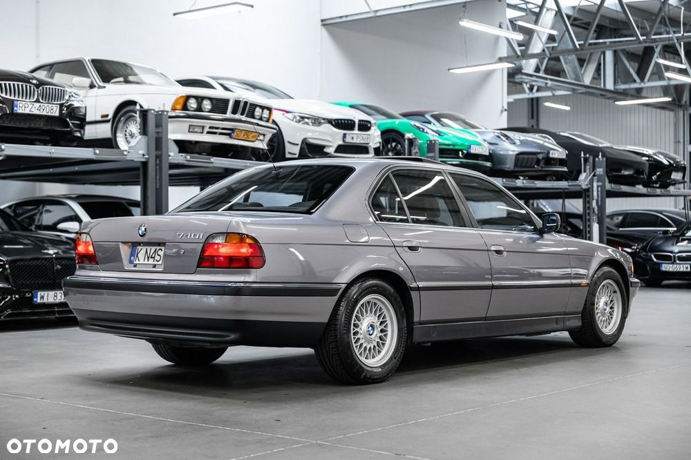 BMW Seria 7 740i V8 - 10