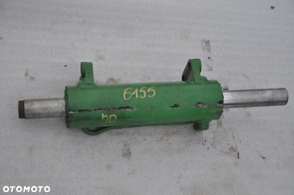 SIŁOWNIK SKRĘTU MOSTU JOHN DEERE 6155R - 1