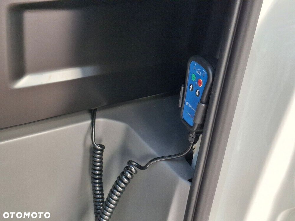 Volkswagen Crafter Wywrotka 2.0 TDI Manual - 33