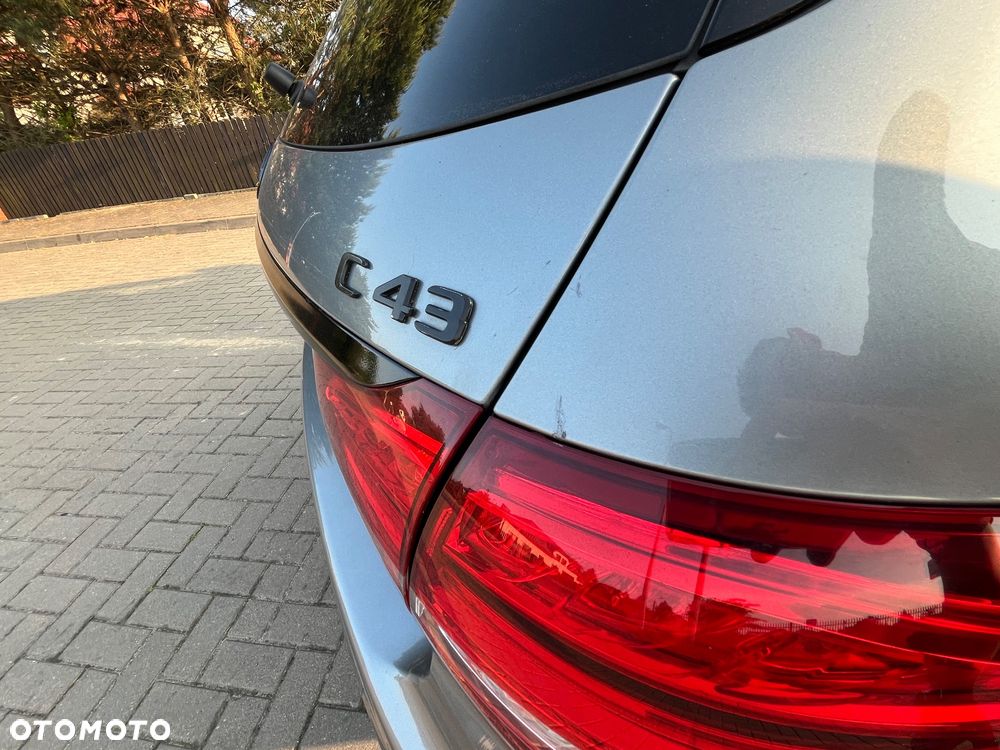 Mercedes-Benz Klasa C AMG 43 4-Matic - 31
