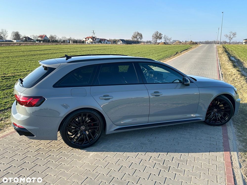 Audi RS4 Avant - 7