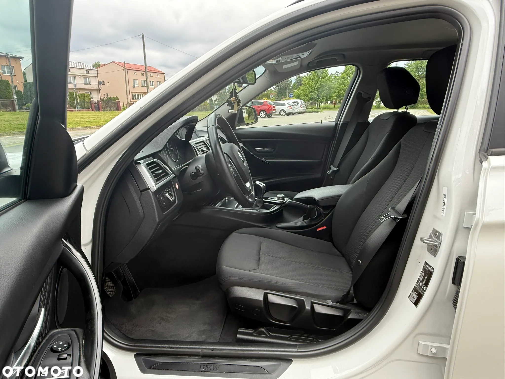 BMW Seria 3 318d Touring Sport Line - 24