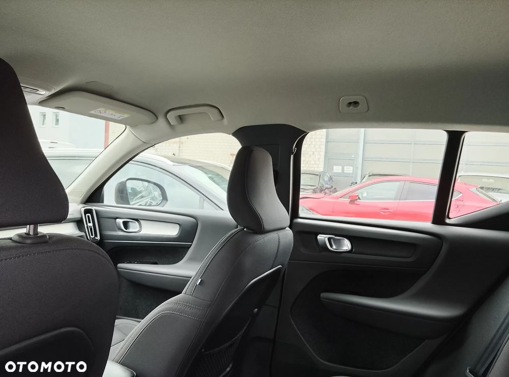 Volvo XC 40 B4 B AWD DKG Momentum Pro - 14