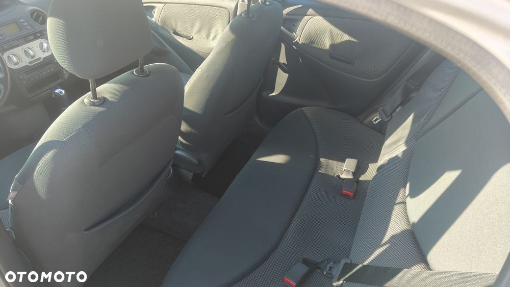 Toyota Yaris 1.3 VVT-i Luna - 4